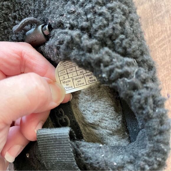 UGG Black Cozy Slippers Plush Slip-On size 9 - Picture 2 of 5